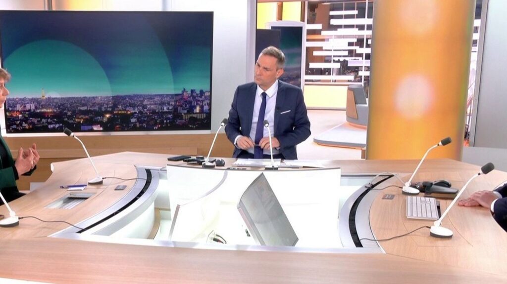 Extrême droite et extrême gauche accusés après la mort de Quentin Deranque — Sur le terrain "Sur le terrain" du 18 février 2026 : l'extrême droite et l'extrême gauche en position d'accusés après la mort de Quentin Deranque