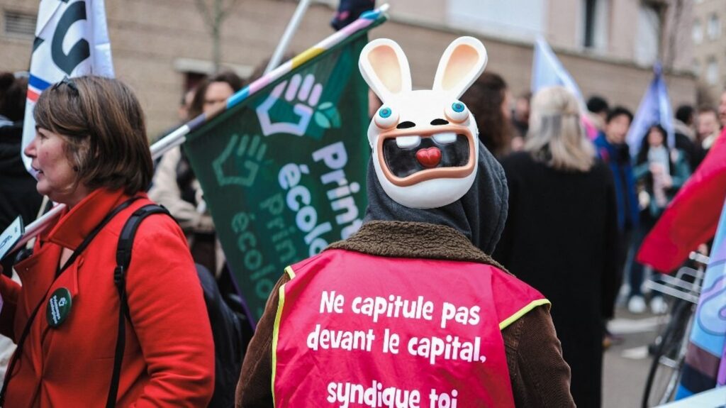 Grève chez Ubisoft : près de 1 200 salariés ont manifesté en France mardi, annoncent les syndicats