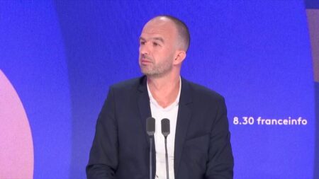 Mort de Quentin Deranque : il n'est "certainement pas question" d'écarter Raphaël Arnault de LFI, répète Manuel Bompard