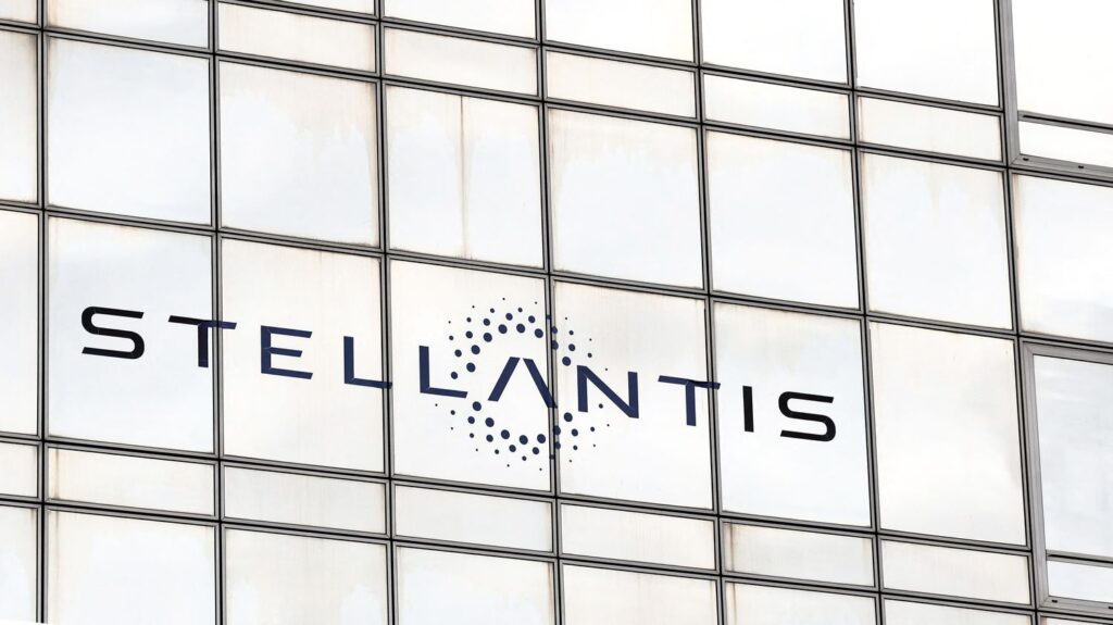 Une perte colossale de 22,3 milliards en 2025 pour le constructeur automobile Stellantis, plombé par le marché de l'électrique en difficulté