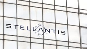 Une perte colossale de 22,3 milliards en 2025 pour le constructeur automobile Stellantis, plombé par le marché de l'électrique en difficulté