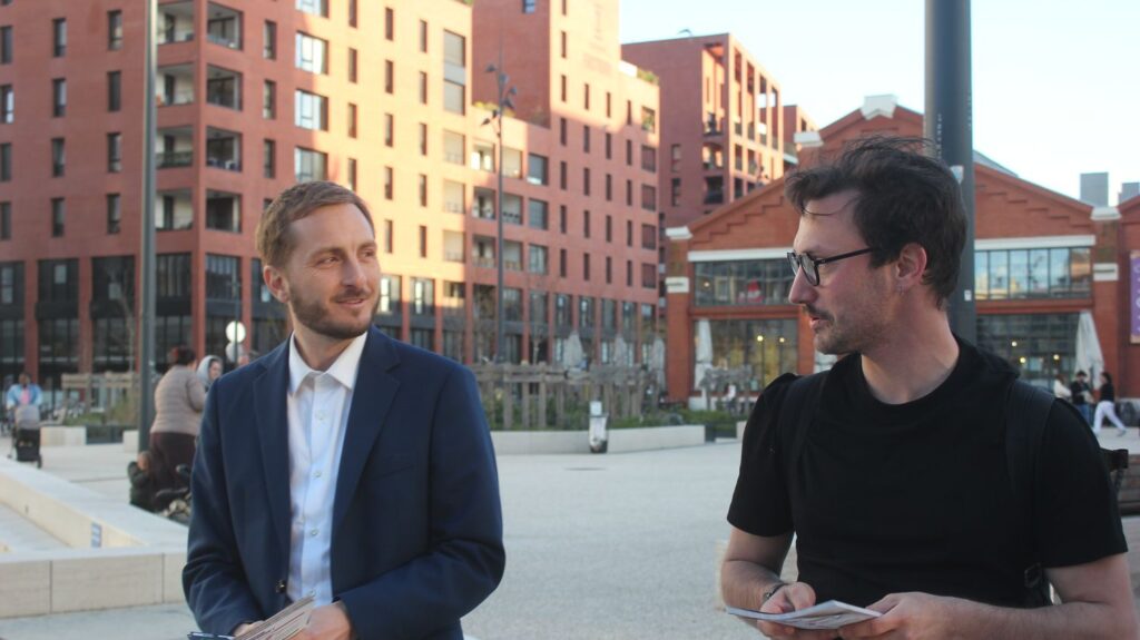 :
    Reportage




  



  




  
  "Piquemal, ce n'est pas Mélenchon" : à Toulouse, LFI tente de convaincre les électeurs de gauche "gênés" par la fusion au second tour des municipales