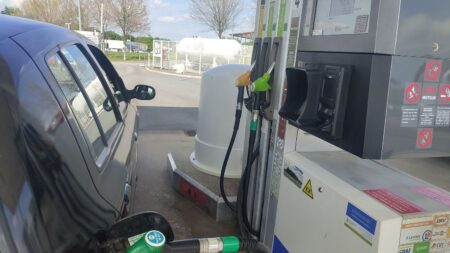 Prix des carburants : "On est au bout du bout" de la chaîne de distribution, pointe un représentant de stations-services qui assure "subir les prix"