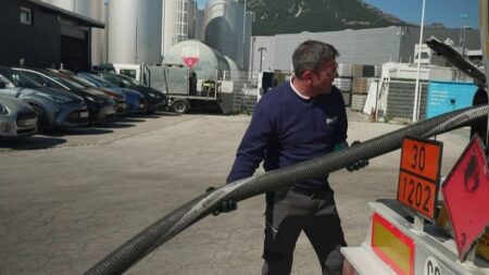 Flambée des prix des carburants: raffineries, commerciaux et stations Raffineries, commerciaux, stations... Itinéraire d'une flambée des prix des carburants