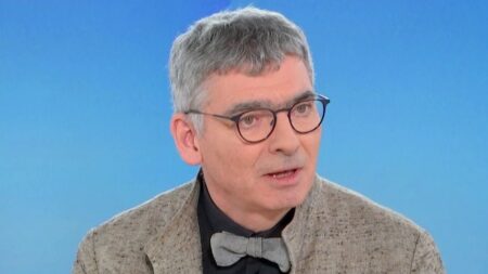 Guerre au Moyen-Orient : Voix française pour une voie diplomatique, selon Pierre Ouzoulias Guerre au Moyen-Orient : "Il est important que la voix de la France se manifeste pour rappeler la nécessité d'une voie diplomatique", estime Pierre Ouzoulias, vice-président communiste du Sénat
