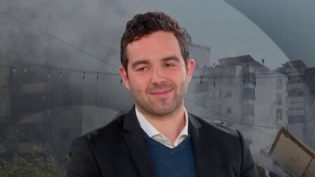 Hausse de 10 $ du baril: 100 € de dépenses énergétiques annuelles par ménage, selon Erwann Tison "L’augmentation de 10 dollars du baril de pétrole représente environ 100 euros de dépenses énergétiques supplémentaires par an pour un ménage", décrypte Erwann Tison, économiste et directeur des études de l’Institut de l’Entreprise.