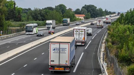 Hausse des prix des carburants: aides directes pour entreprises envisagées si la situation perdure Hausse des prix des carburants : "Si la situation perdure, il faudra envisager des mesures d'aides directes aux entreprises", alerte l'Organisation des transporteurs routiers