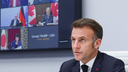 :
    Vidéo




  



  




  
  Emmanuel Macron confirme le déblocage historique par 32 pays de 400 millions de barils de pétrole, dans l'espoir de calmer les marchés