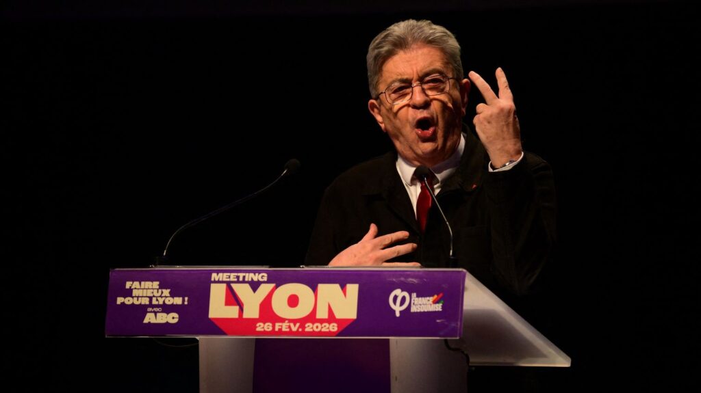 "Foutez-moi la paix !" : en meeting à Lyon, Jean-Luc Mélenchon s'en prend vivement aux médias et défend la Jeune Garde