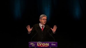 "Vous direz 'Epstine' au lieu d''Epstein'" : Jean-Luc Mélenchon, accusé de toutes parts d'antisémitisme, dénonce une polémique "consternante"