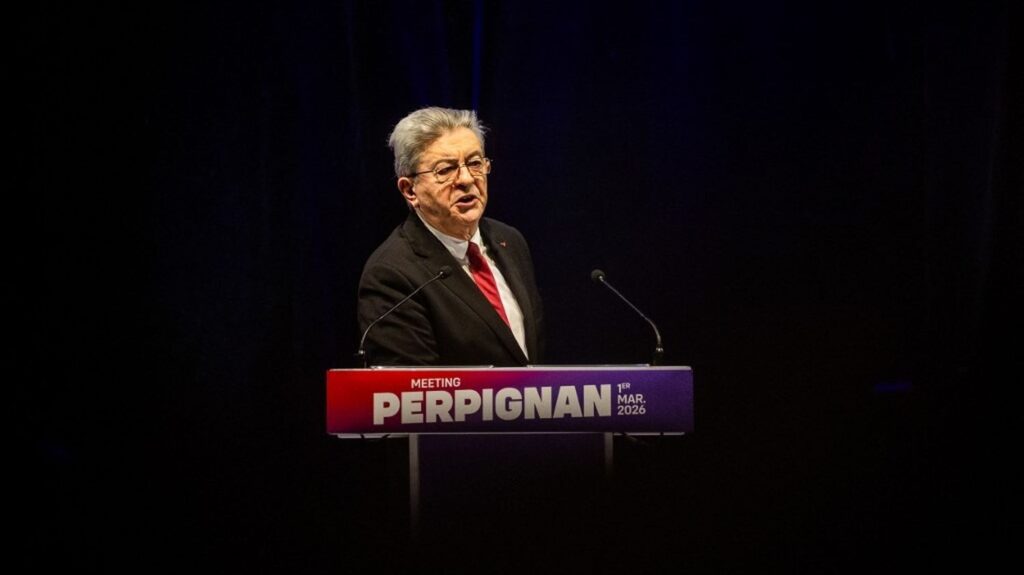 Jean-Luc Mélenchon se défend d'être antisémite après la polémique sur sa prononciation du nom Epstein et affirme que "cet homme-là n'avait aucune religion"
