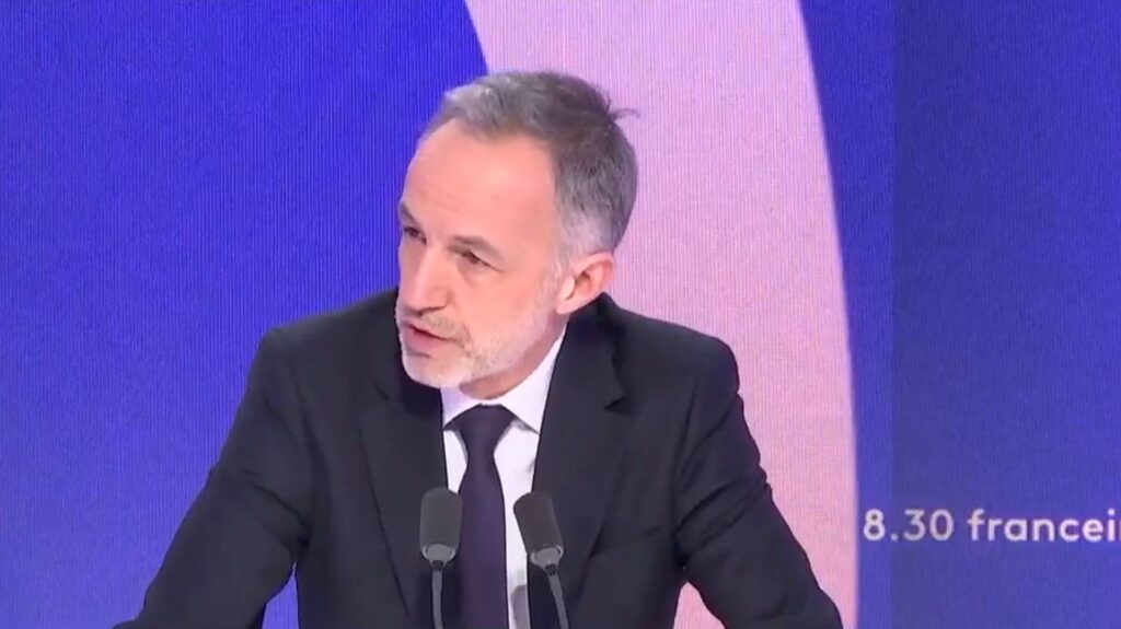 Municipales à Paris: Grégoire accuse Macron d’intervenir pour retirer Sarah Knafo; Macron dément Municipales à Paris : Emmanuel Grégoire accuse Emmanuel Macron "d'être intervenu pour aider au retrait de Sarah Knafo", Emmanuel Macron dément