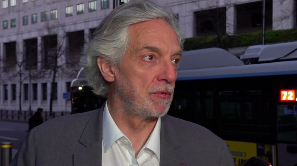 "On est au tout début de la crise" : les distributeurs et les industriels du pétrole réunis à Bercy