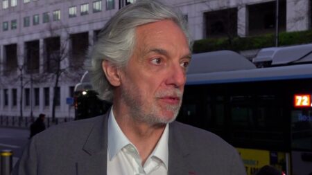 "On est au tout début de la crise" : les distributeurs et les industriels du pétrole réunis à Bercy