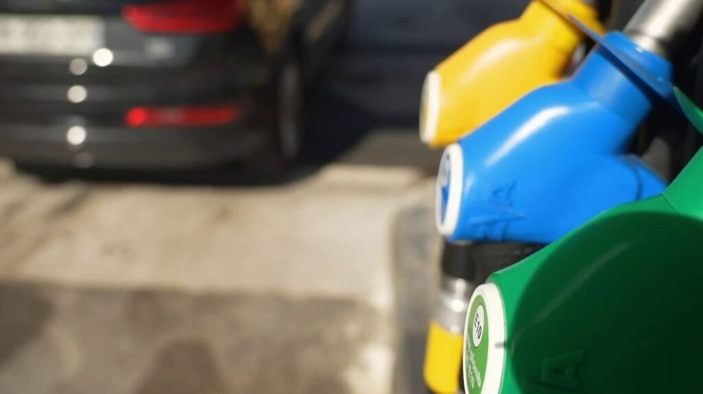 Leclerc, Super U... Les grandes enseignes annoncent des baisses et plafonnements de leurs prix à la pompe