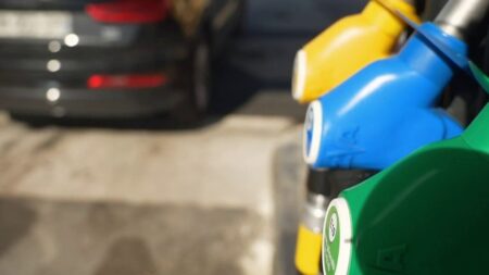 Leclerc, Super U... Les grandes enseignes annoncent des baisses et plafonnements de leurs prix à la pompe