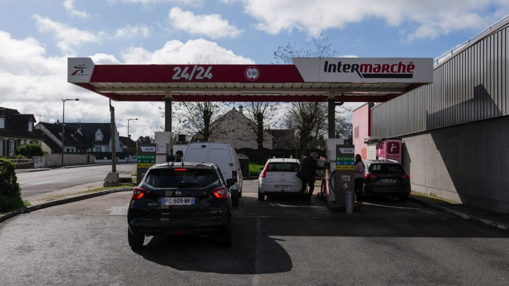 Prix des carburants : le patron d'Intermarché demande que l'Etat "réduise sa marge"