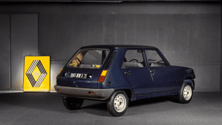 Un collectionneur suisse s'offre pour 47 000 euros aux enchères, une Renault 5 de 1982, retrouvée après 43 ans dans une grange
