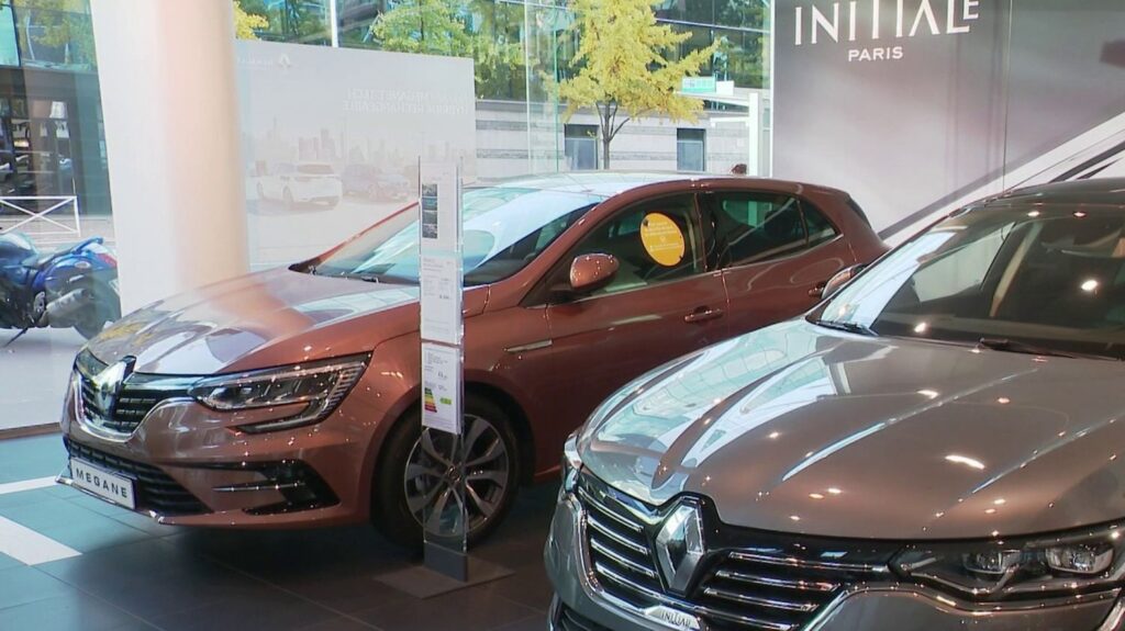 Renault : le constructeur automobile annonce l'arrêt de la vente de voitures thermiques en Europe