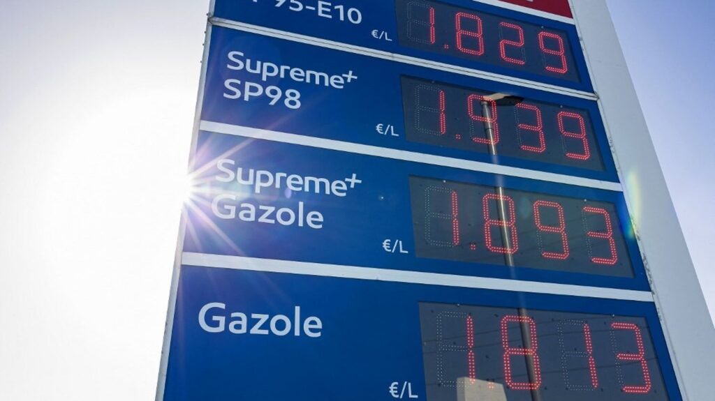 :
    Vrai ou faux



  



  




      

  

  
    Les stations-service ont-elles vraiment mis en place un brouillage pour qu'on ne puisse pas prendre en photo ou filmer les prix à la pompe ?