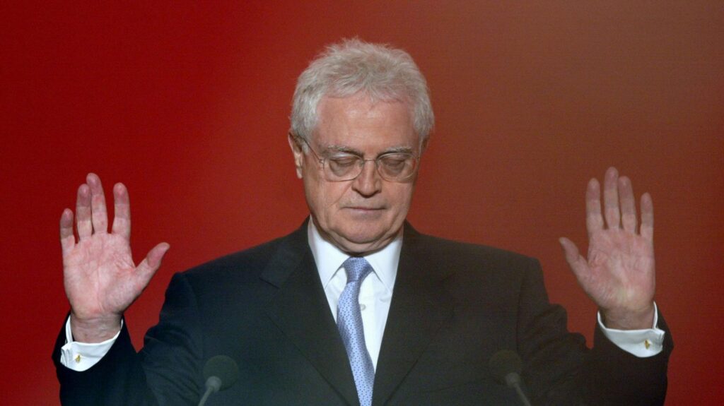 Lionel Jospin en 2002: campagne ratée et fin de sa vie politique :
Récit
"Il ne voulait pas être président" : la campagne ratée de Lionel Jospin en 2002, qui a mis fin à sa vie politique