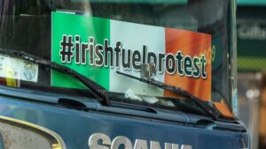 Blocages, pénuries... En Irlande, une mobilisation inédite contre la hausse des prix des carburants fait plier le gouvernement