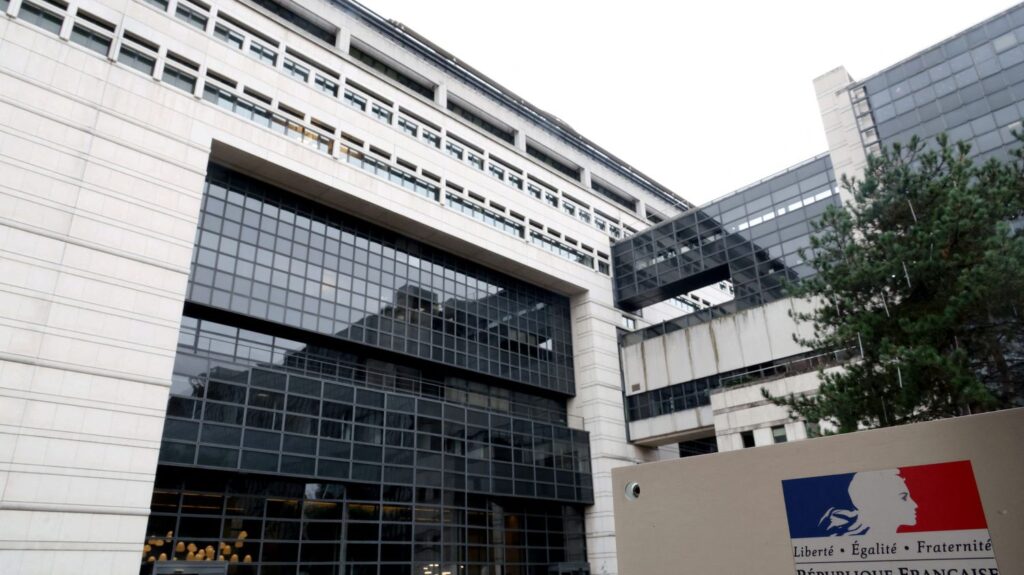 Hausse des prix du carburant : le montant des aides annoncées mardi par le Premier ministre évalué à 180 millions d'euros en mai