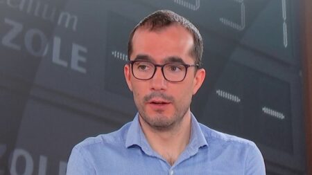 Aides sur les carburants : "Si la crise dure et éventuellement s'intensifie, il n'y aura plus d'autre choix que de laisser légèrement filer le déficit", pointe Sylvain Bersinger, économiste