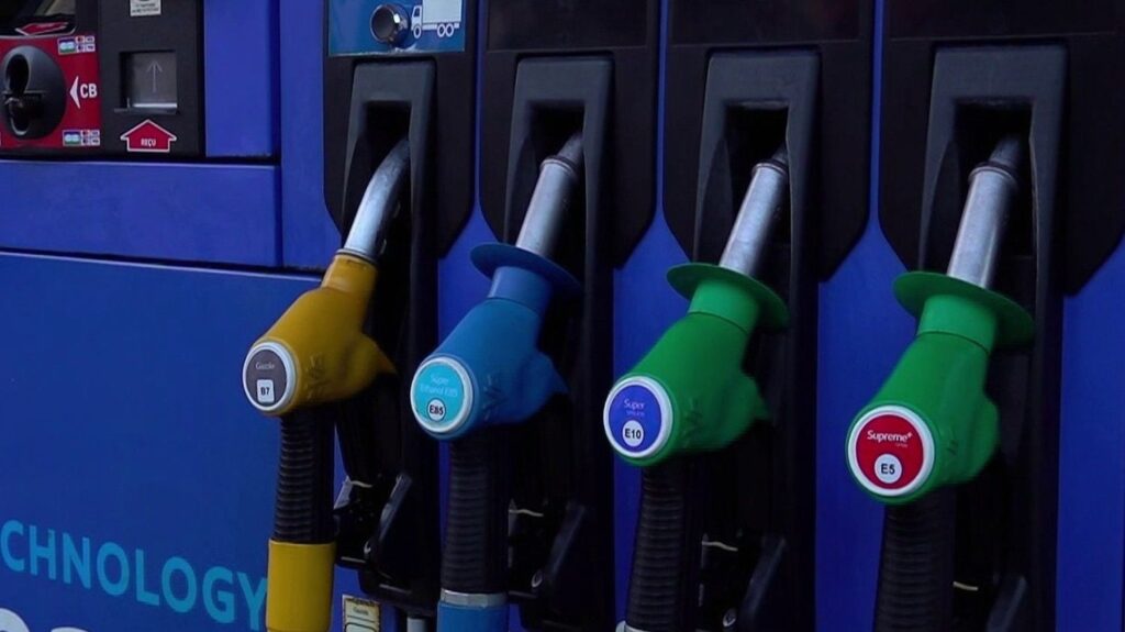 "Toujours bienvenue", "très différent d'une baisse généralisée"... Les aides de l'exécutif sur les carburants divisent
