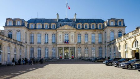 "Nous appelons à un sursaut d'unité" : 90 personnalités de droite et du centre appellent à une candidature unique pour la présidentielle