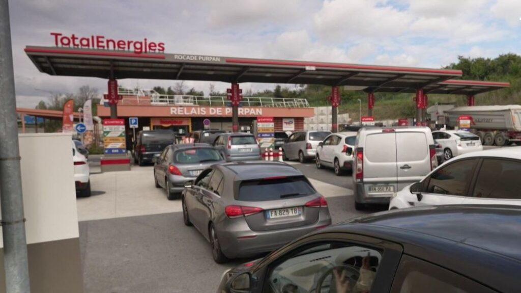 Carburant rare, tarifs au plafond : les stations surchargées avant Pâques 