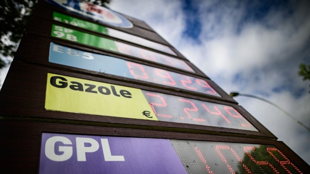 TVA, matière première, marges des distributeurs… Comment se décomposent les prix des carburants à la pompe ?