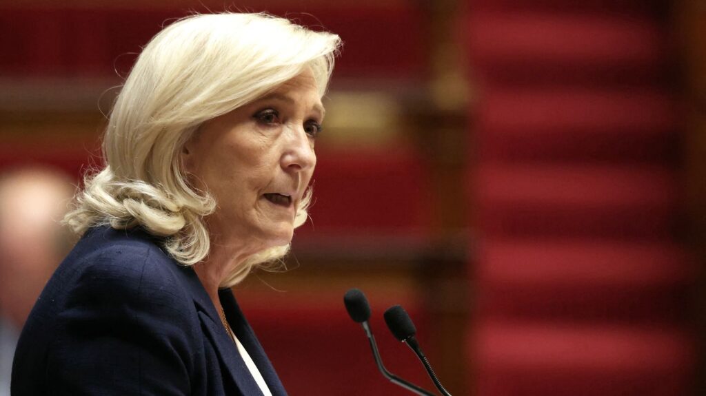Crise des carburants : Marine Le Pen écarte l'hypothèse d'une nouvelle motion de censure, mais estime que le gouvernement fait "absolument n'importe quoi"