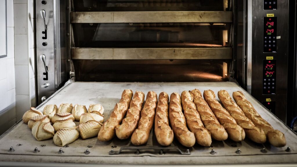 Fours électrifiés : 3 500 €/an d’économies et meilleure gestion de l’énergie pour les boulangers "Environ 3 500 euros d'économies par an" : comment les fours électrifiés permettent aux boulangers de mieux gérer leur consommation d'énergie