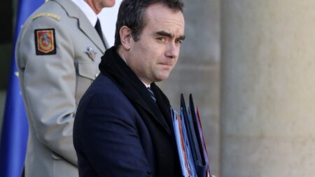 :
    Édito



  



  




      

  

  
    Hausse des prix des carburants : mieux vaut un Sébastien Lecornu sous pression qu’un pouvoir vacant, tel est le pari risqué de l'exécutif
          Malgré le cessez-le-feu au Moyen-Orient, l’exécutif temporise face à la hausse des prix des carburants, misant sur un apaisement rapide pour éviter de nouvelles aides. Mais entre pression politique et risque de colère sociale, l’équilibre reste fragile.