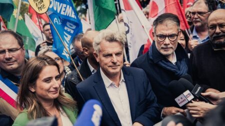 Marine Tondelier critique la blague de Fabien Roussel sur sa grossesse "Ça par exemple, c'est pas possible" : Marine Tondelier critique une blague de Fabien Roussel sur sa grossesse