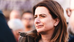 "Un bébé miracle" : l'écologiste Marine Tondelier annonce être enceinte après une fausse couche et un parcours de PMA infructueux