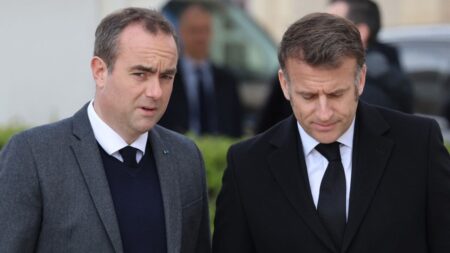 Prix des carburants en hausse : aide de l’État limitée faute de moyens Hausse du prix des carburants : pas d’aide globale de l'État, faute de moyens
Le cessez-le-feu annoncé par Donald Trump n’a pas encore fait baisser les prix du carburant, mais le gouvernement refuse de nouvelles aides. Faute de marges budgétaires, il se contente de mesures ciblées et limitées. Pris entre rigueur financière et tensions sociales croissantes, l’exécutif s’expose à une contestation rappelant le spectre des "gilets jaunes".