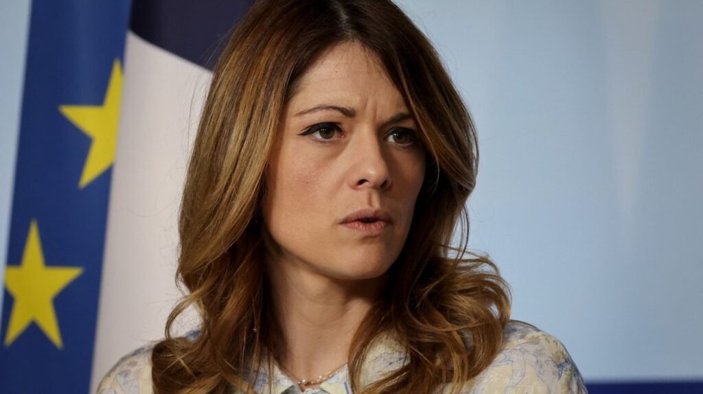 Prix des carburants : "Il n'est pas question de revenir sur les certificats d'économies d'énergie", une taxe qui finance la transition énergétique, assure la porte-parole du gouvernement