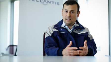 Transformation du site de Stellantis à Poissy : "Un projet d'avenir pour une activité industrielle pérenne", se félicite le directeur de l'usine