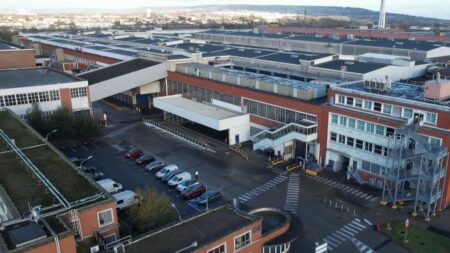 "C'est un véritable tremblement de terre", le site de Stellantis à Poissy va arrêter la production de voitures, 700 emplois supprimés