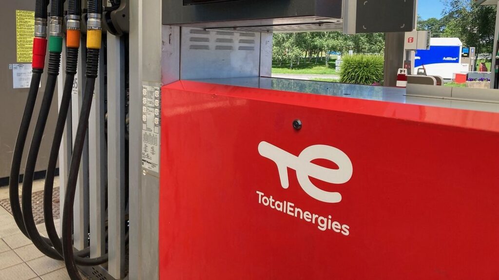 TotalEnergies maintient le plafonnement du prix de l'essence à 1,99 euro/L, augmente celui sur le diesel à 2,25 euros/L