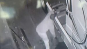 Voleur de carburant blesse trois gendarmes lors de sa fuite en Moselle "Il pénétrait sur le site quand il y avait encore du monde" : un voleur de carburant blesse trois gendarmes dans sa fuite en Moselle