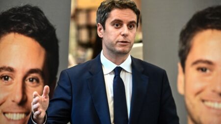 :
    Édito



  



  




      

  

  
    Gabriel Attal rejoint Édouard Philippe et Bruno Retailleau dans la bataille du socle commun pour la présidentielle
          Désigné par Renaissance sans véritable opposition, Gabriel Attal entre officiellement dans la course à l’Élysée. Avec Édouard Philippe et Bruno Retailleau, ces trois prétendants se livrent désormais une primaire officieuse… par sondages interposés.