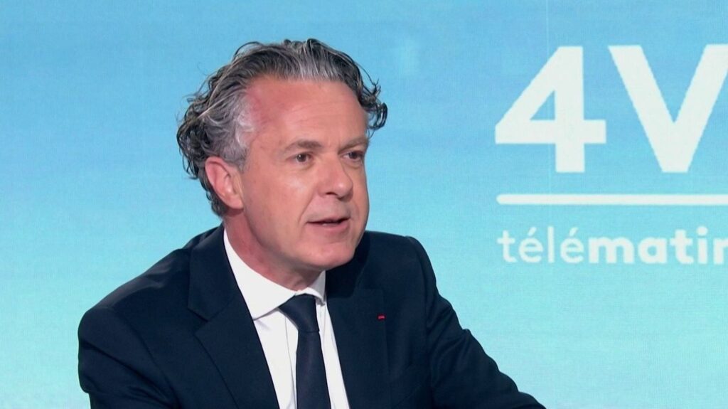 Christophe Béchu confirme des "discussions" entre Édouard Philippe et Gabriel Attal pour 2027 : "Tout le monde a conscience qu'il ne pourra pas y avoir pléthore de candidats sur la ligne d'arrivée"