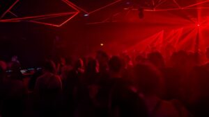 Fête sans boîte de nuit, Macron chante Aznavour en Arménie, hantavirus : ça dit quoi ce 5 mai ?
          Ce mardi 5 mai, les jeunes réinventent la fête loin des boîtes de nuit, Emmanuel Macron chante du Charles Aznavour après un sommet international en Arménie, et l’Organisation mondiale de la santé se veut rassurante après plusieurs cas de hantavirus sur un navire de croisière.