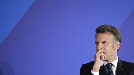 Les "frappes" qui ont visé les Emirats arabes unis et "plusieurs navires" sont "injustifiées", déplore Emmanuel Macron auprès du président iranien