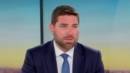 Hausse des prix du carburant : "Il ne doit pas y avoir de profit dans cette crise", clame Vincent Jeanbrun