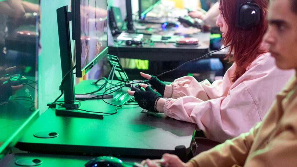Jeux vidéo à l'école : "S'il y a de l'excès" dans la promotion de l'Esport, "ce n'est pas bon", réagit la Haute commissaire à l'enfance