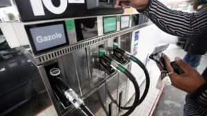 Pétrole, inflation, aviation... La guerre d’usure au Moyen-Orient pèse déjà sur l’économie
          Le baril dépasse les 100 dollars et les prix à la pompe restent élevés. Derrière la guerre d’usure, les conséquences se font déjà sentir sur l’inflation, le pouvoir d’achat et le transport aérien.